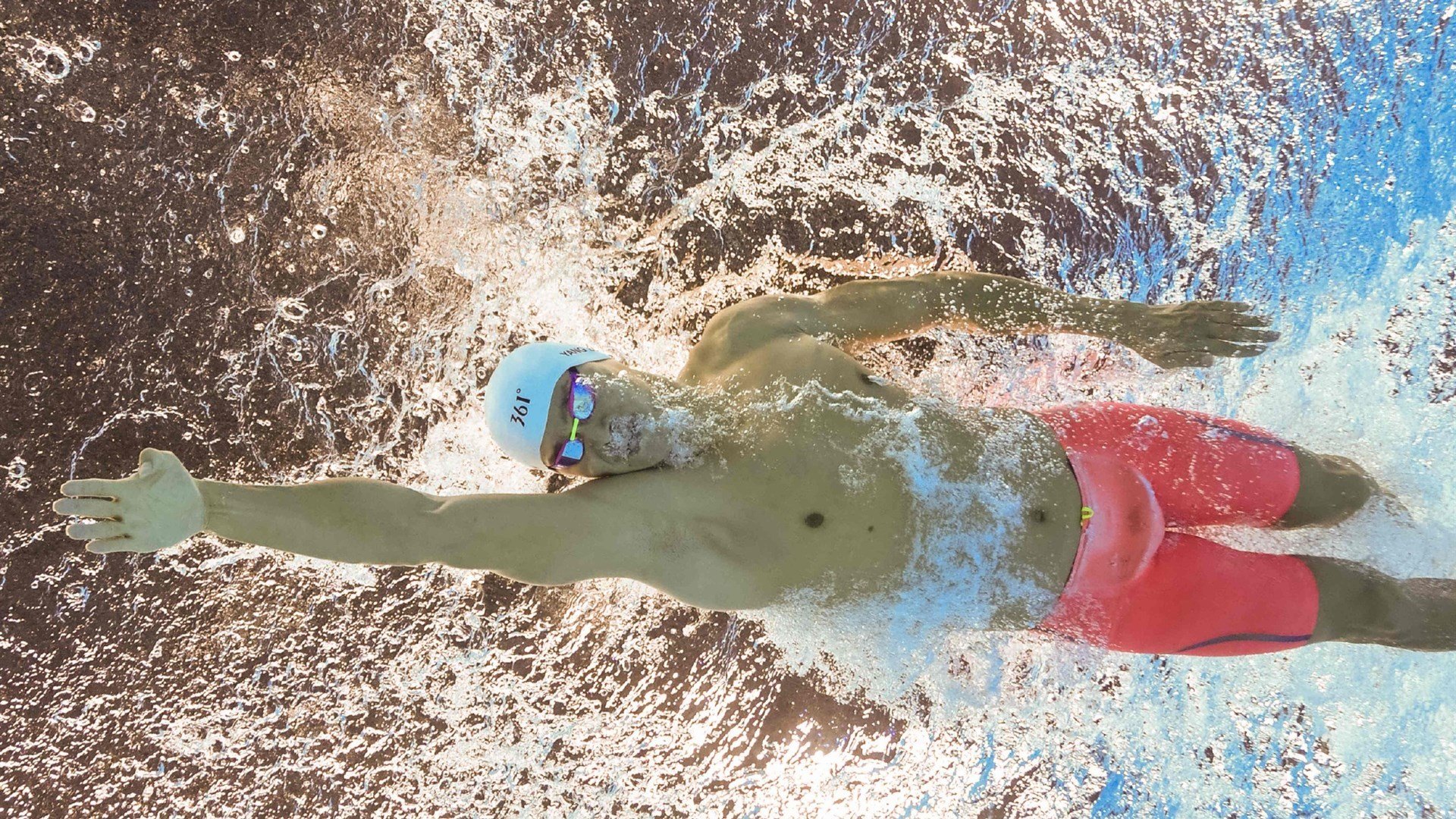 库里：用“铁杆手感”打破三分界限！，库里最铁的一场比赛